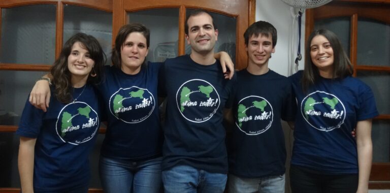 JOVENES EUSKALDUNES VIENEN A DIFUNDIR LA CULTURA VASCA